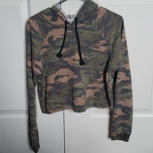 Cute cropped Ardenes top!